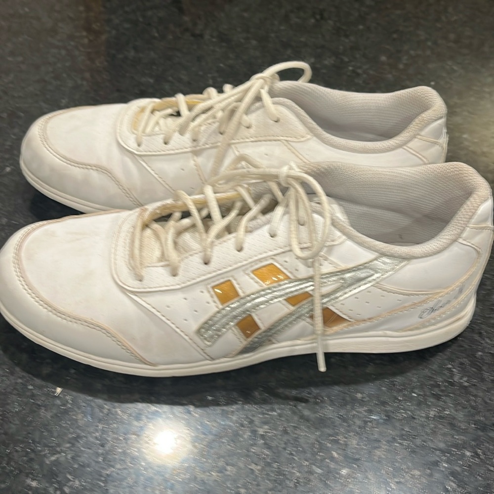 ASICS cheerleading shoe